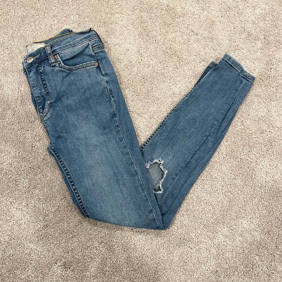 Free People Women's Light Wash Skinny Jean with Distressed Knees Size 25‎ - Picture 1 of 11